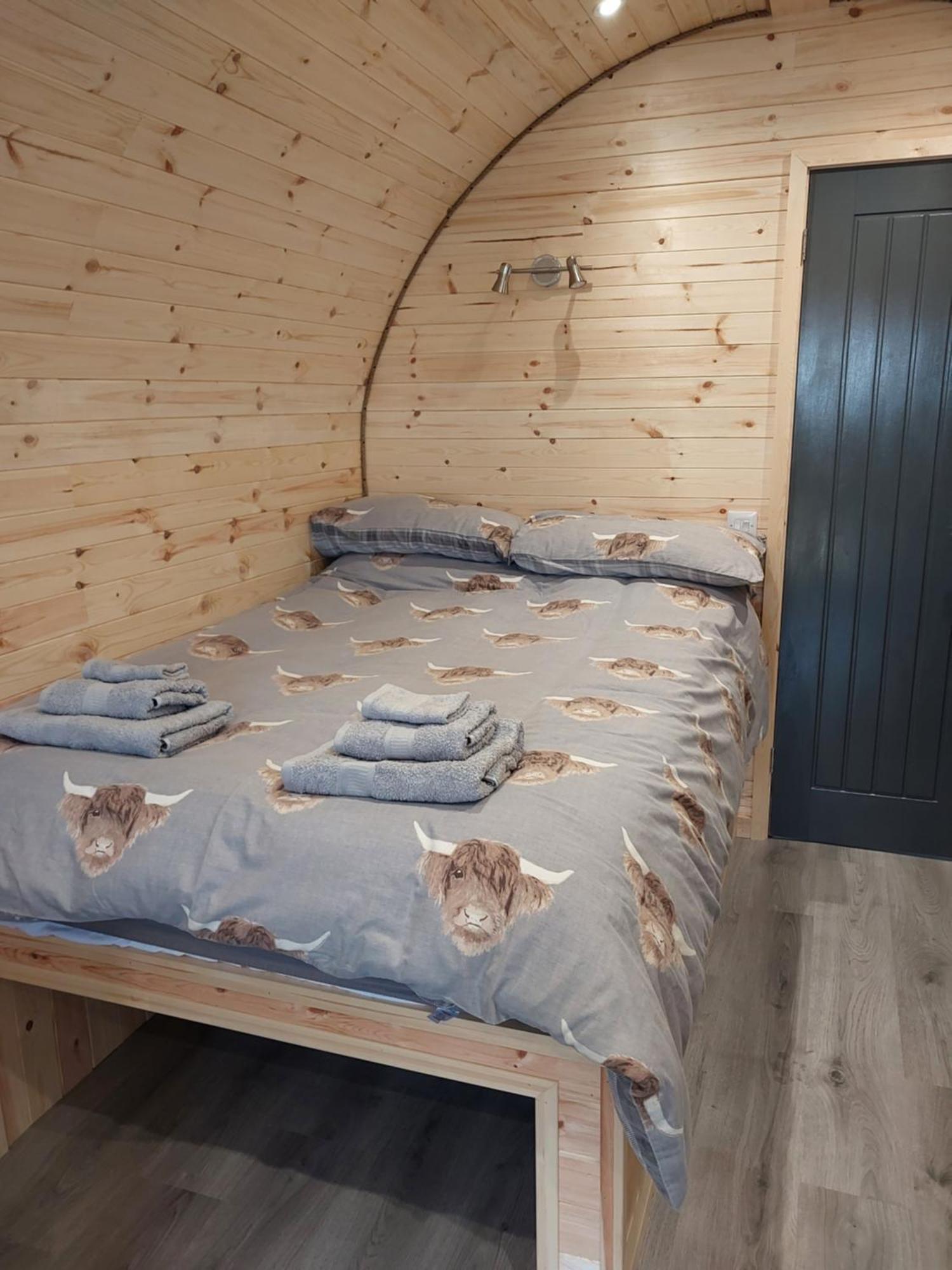 Loch Caroy Pods Villa Ose Bagian luar foto